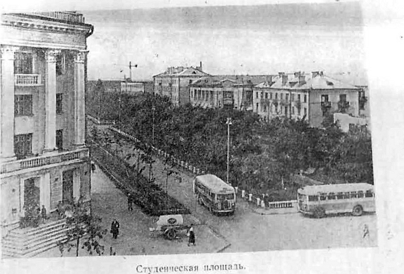 Новомосковск, Комсомольская улица, 30 / Улица Трудовые Резервы, 27; Комсомольская улица, 15 / Берёзовая улица, 7; Комсомольская улица, 17 / Берёзовая улица, 26. Новомосковск — Исторические и архивные фотографии