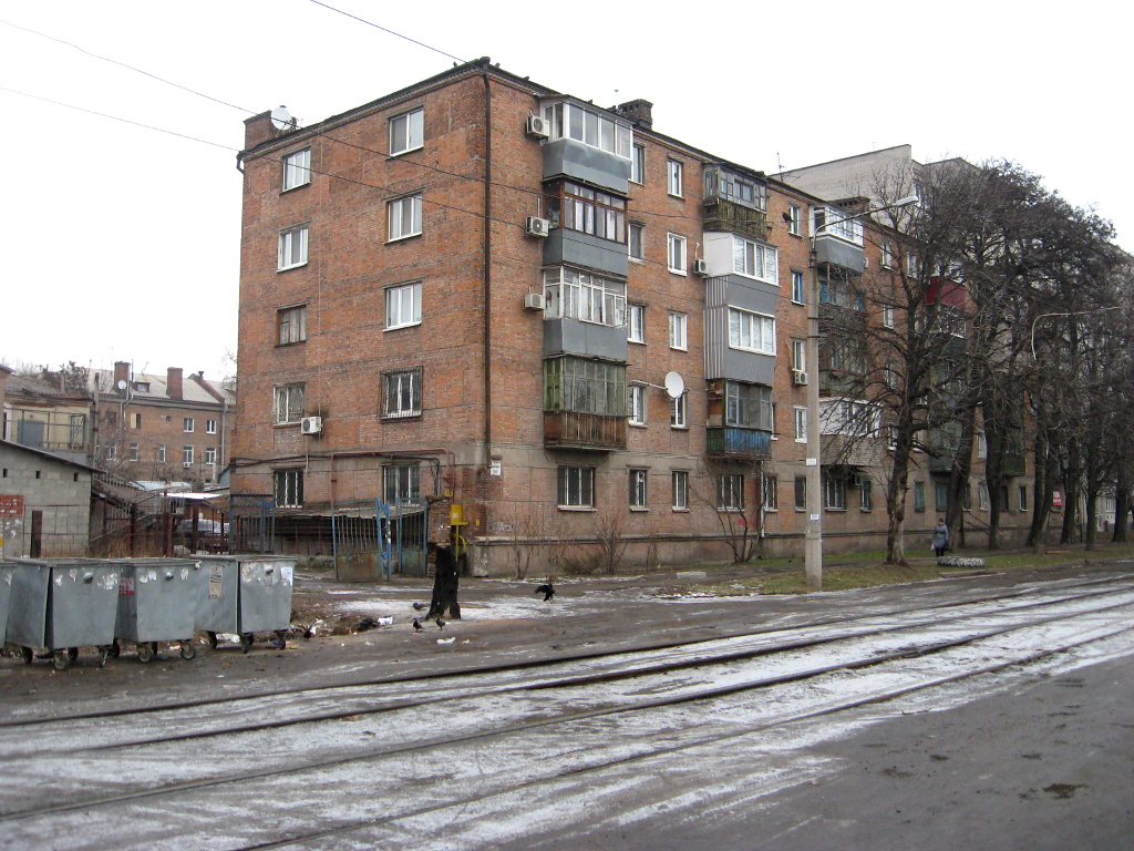 Дніпро, Улица Романа Шухевича, 8-12