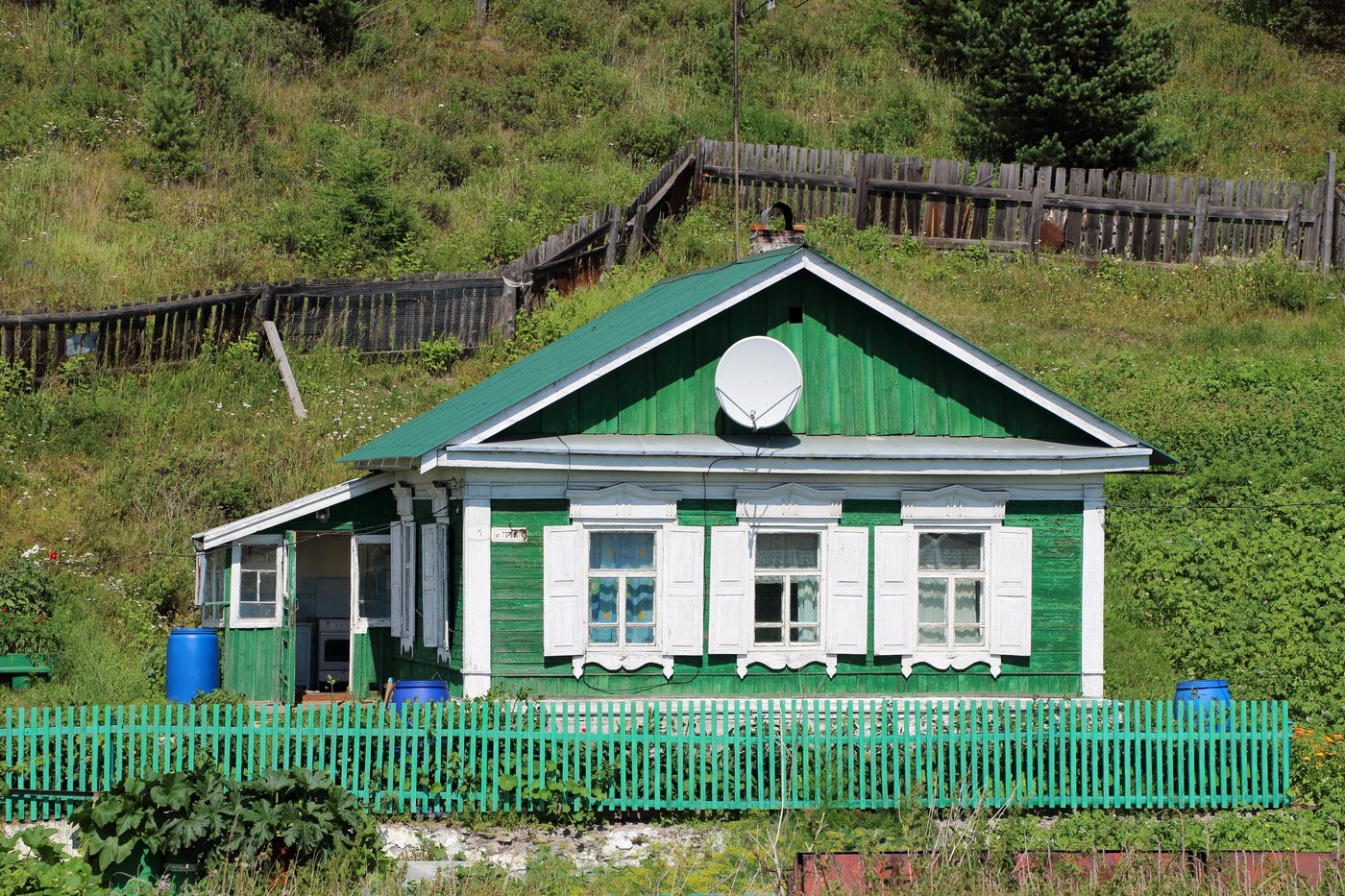 Листвянка, Улица Горького, 1