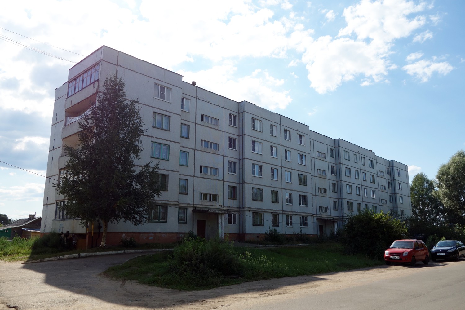 Крестцы, Железнодорожная улица, 32
