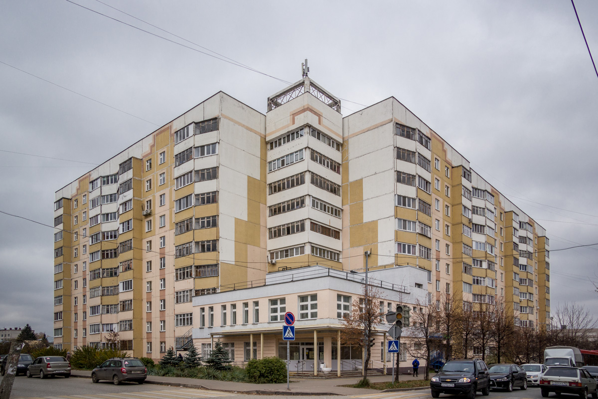 Kazań, Улица Челюскина, 33 / Улица Максимова, 56