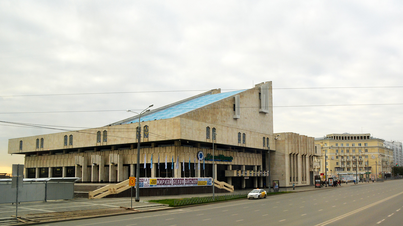 Казань, Улица Татарстан, 1; Улица Татарстан, 3 / Улица Шигабутдина Марджани, 2