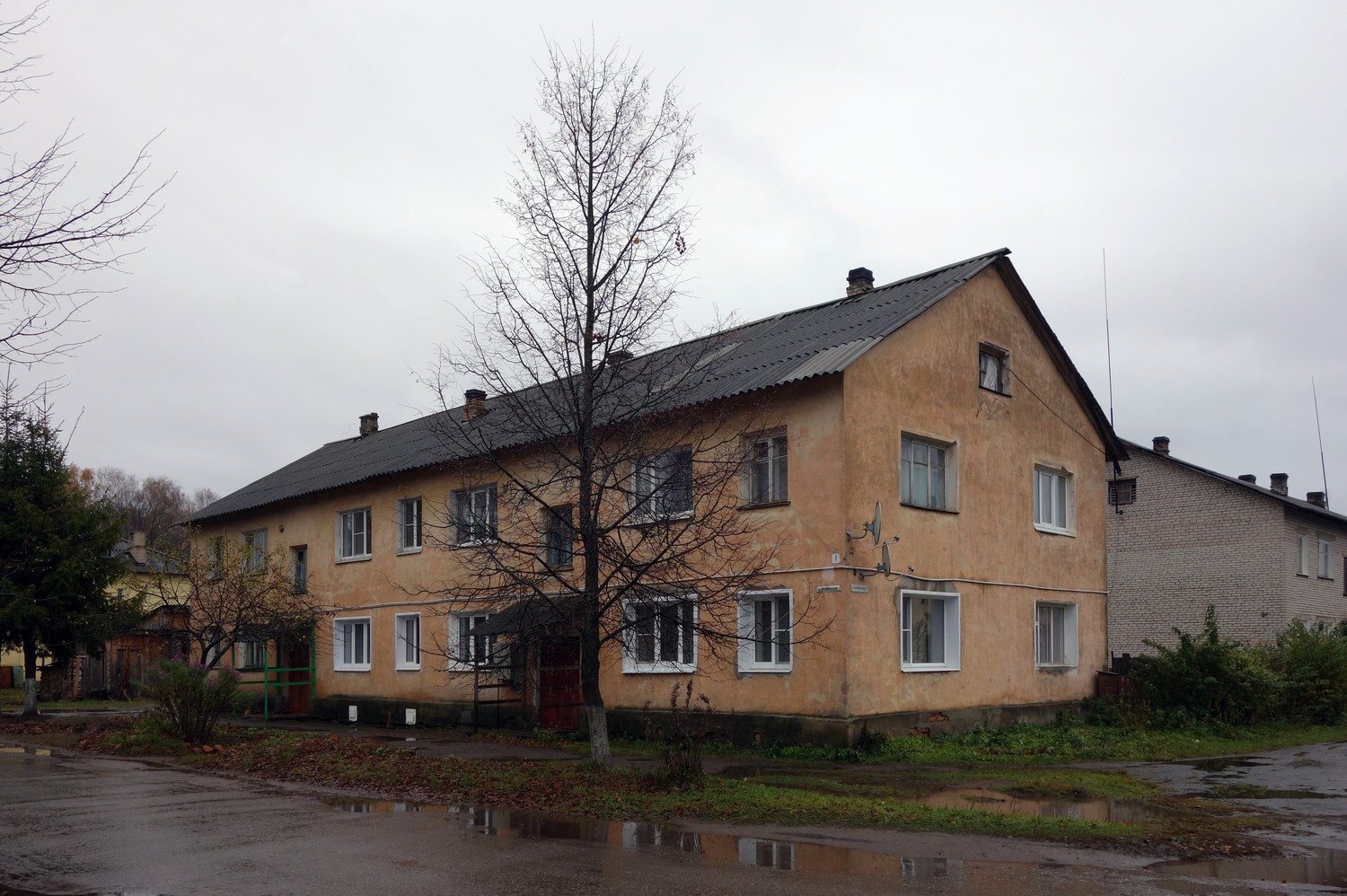 Холм, Советская улица, 2 / Профсоюзная улица, 1