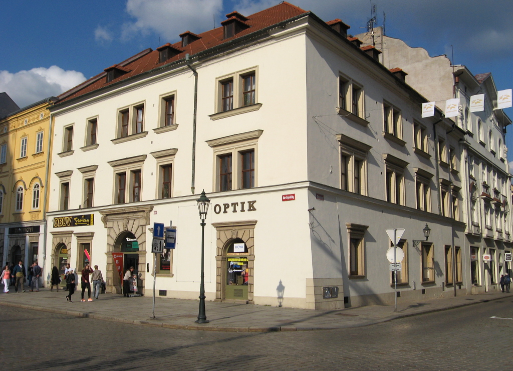Пльзень, Náměstí Republiky, 10 / Dřevěná, 1