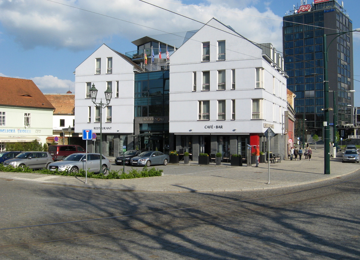 Пльзень, Pražská, 27 / Pallova, 2