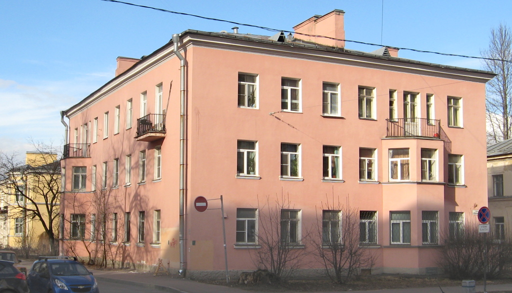 Санкт-Петербург, Улица Зои Космодемьянской, 25 / Баррикадная улица, 20