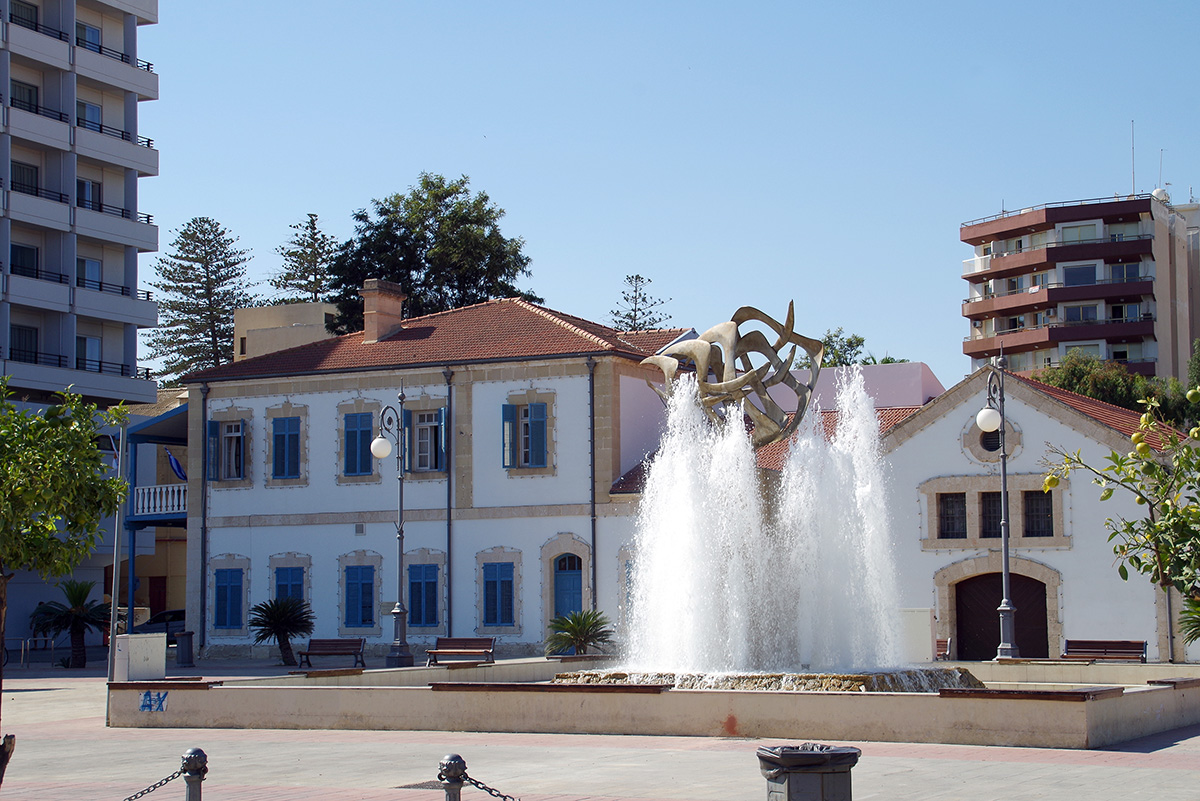Ларнака, Athinon Avenue, Europe Square, B