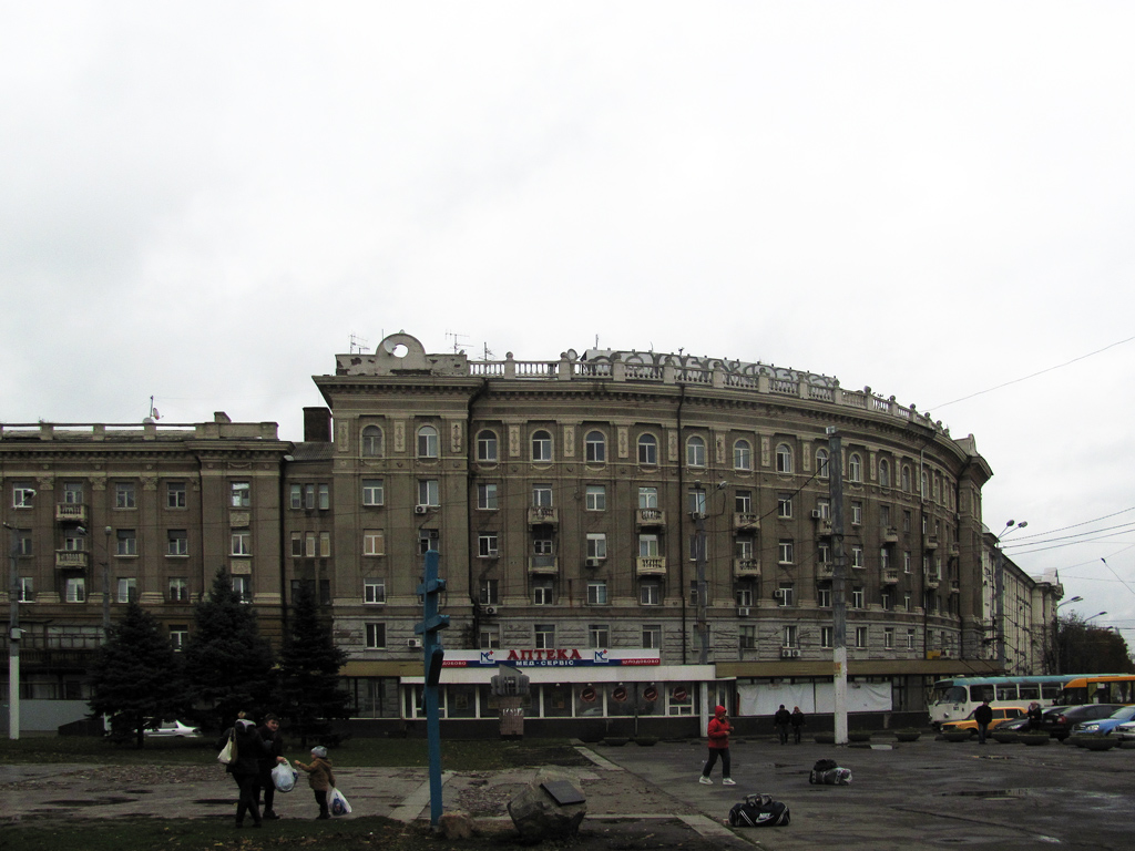 Днепр, Вокзальная площадь, 2