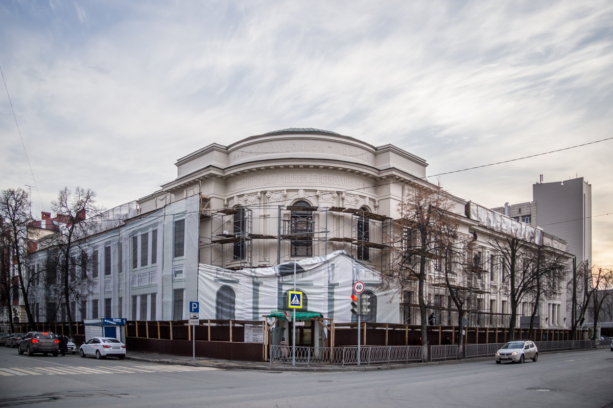 Казань, Улица Муштари, 11 / Улица Бутлерова, 40