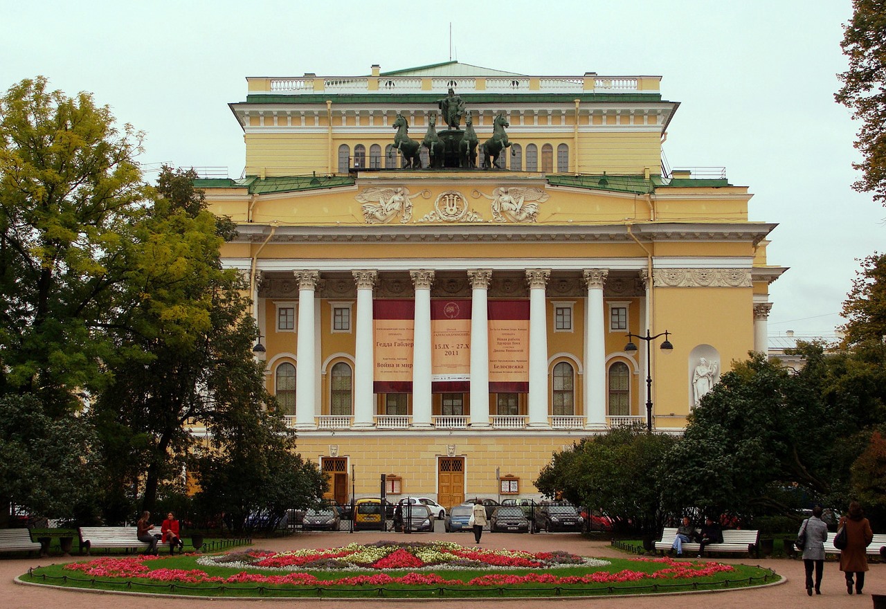 Санкт-Петербург, Площадь Островского, 2