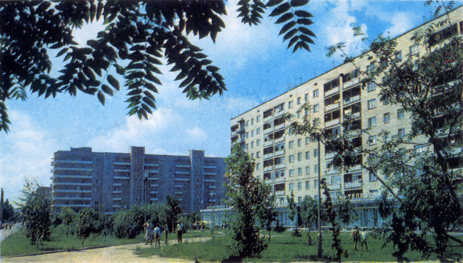 Мелитополь, Бульвар 30-річчя Перемоги, 1; Проспект 50-річчя Перемоги, 49