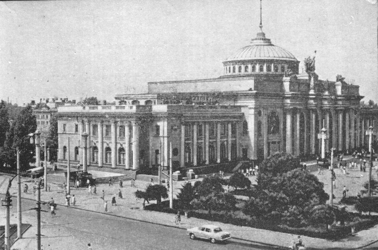 Одесса, Привокзальна площа, 2