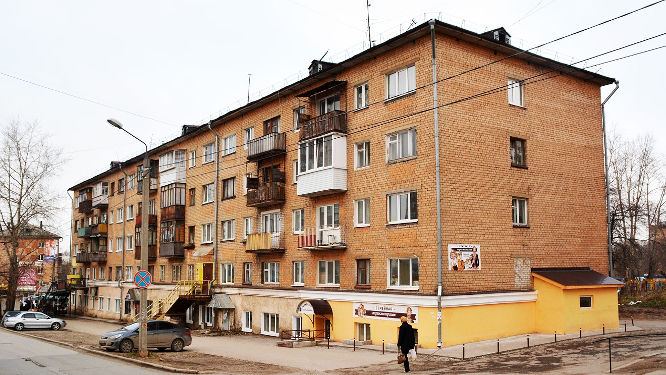 Пермь, Улица Милиционера Власова, 5 / Улица Мира, 109
