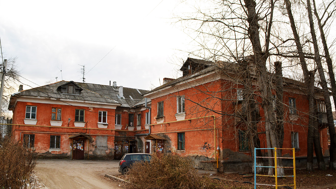 Пермь, Улица Лодыгина, 51 / Улица Солдатова, 21