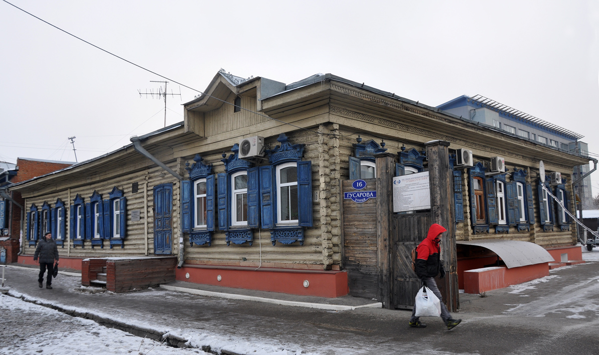 Омск, Улица Гусарова, 16. Резные орнаменты (кроме наличников)
