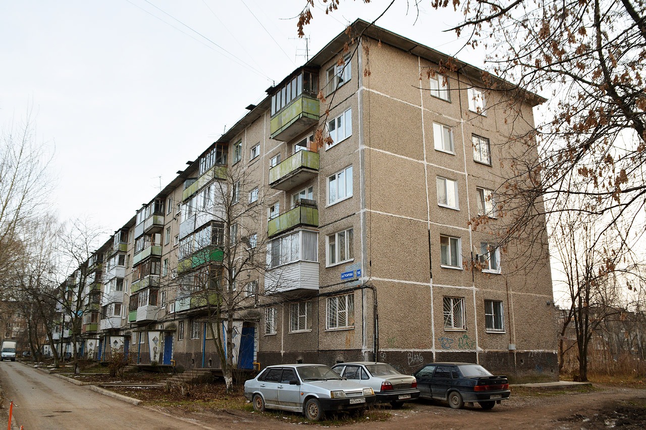 Perm, Улица Гусарова, 16