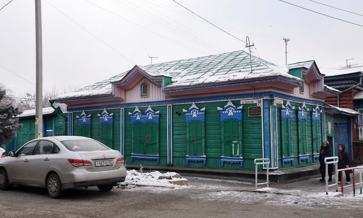 Омск, Улица Гусарова, 20 / Улица Булатова, 94
