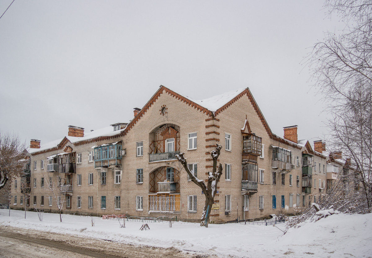 Казань, Социалистическая улица, 11 / Улица Челюскина, 14