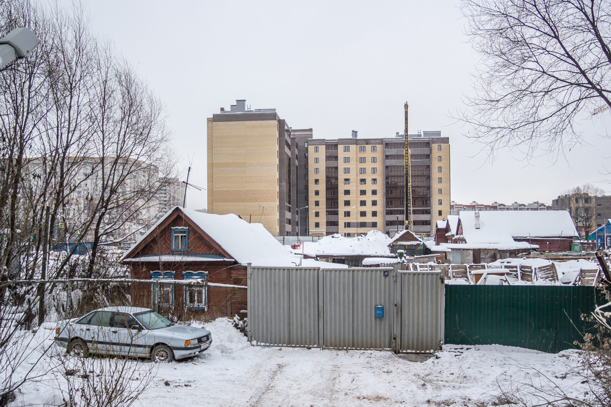 Casáin, Низовая улица, 48; Улица Серова, 46