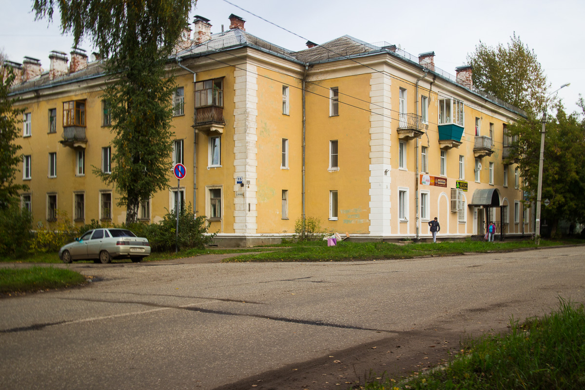 Glazov, Комсомольская улица, 15