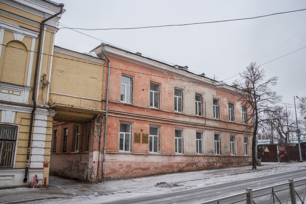 Казань, Лево-Булачная улица, 48 / Улица Галиаскара Камала, 1