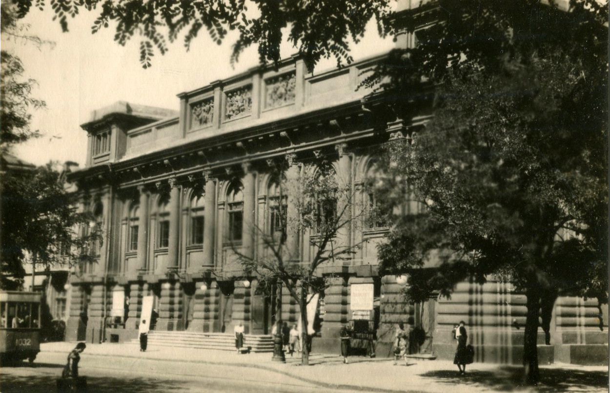 Одесса, Вулиця Пастера, 15 / Кінна вулиця, 16