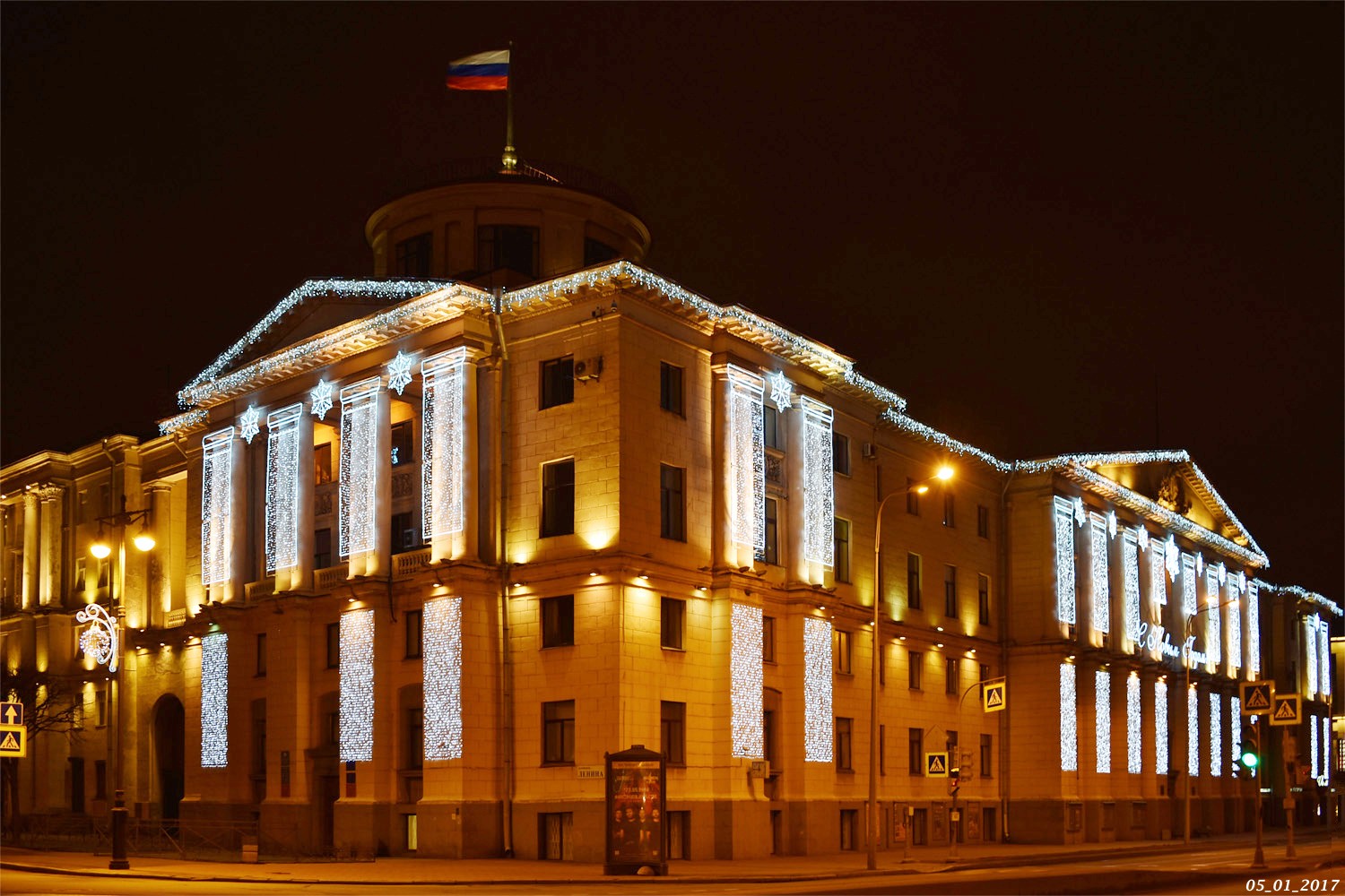 Санкт-Петербург, Арсенальная набережная, 13 корп. 1 / Площадь Ленина, 1