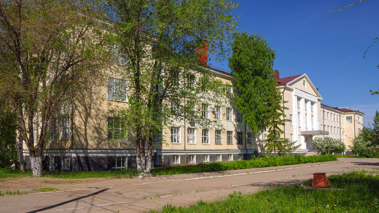 Novokuybyshevsk, Научная улица, 1