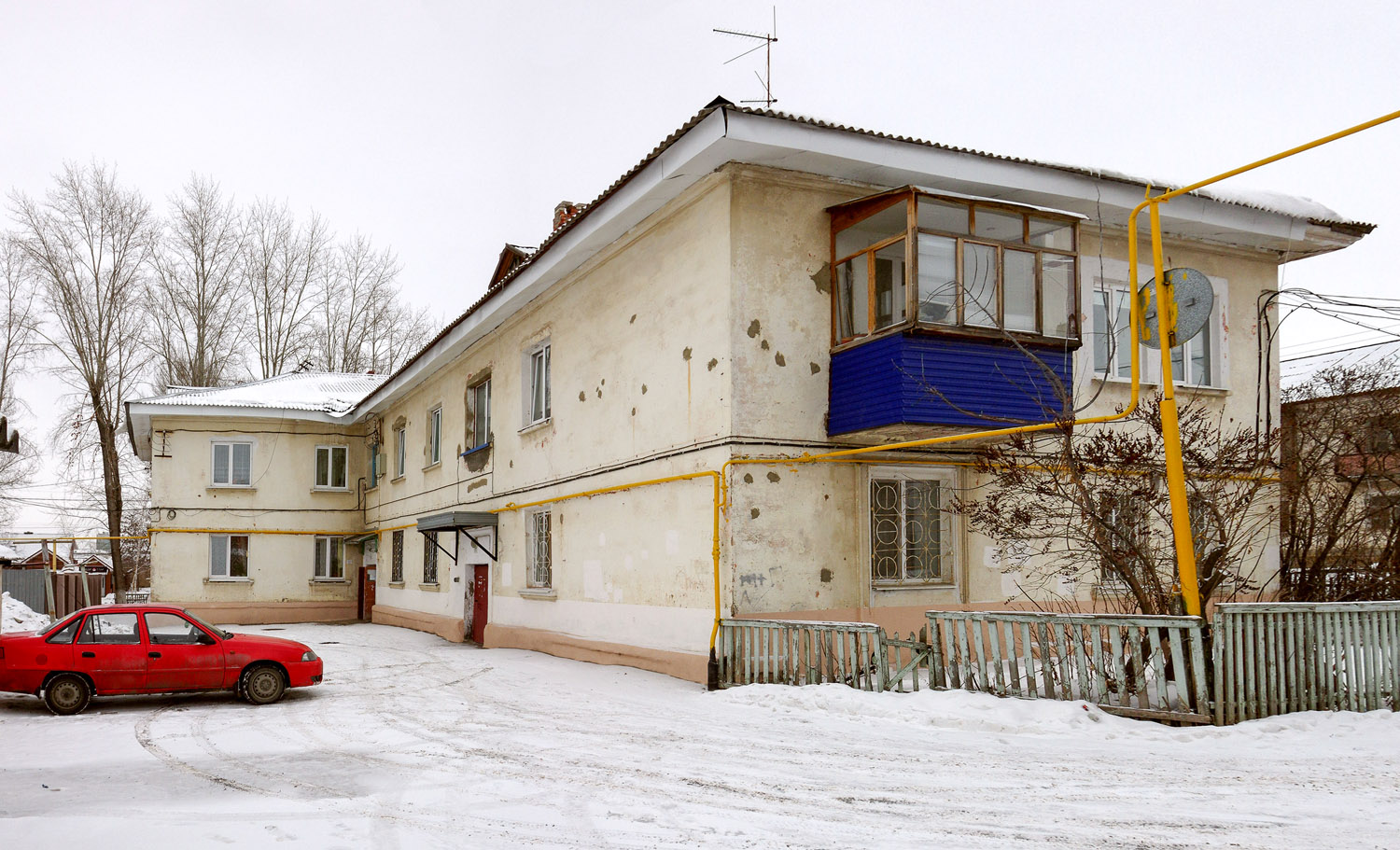 Novokuybyshevsk, Улица Кутузова, 15 / Коммунистическая улица, 24