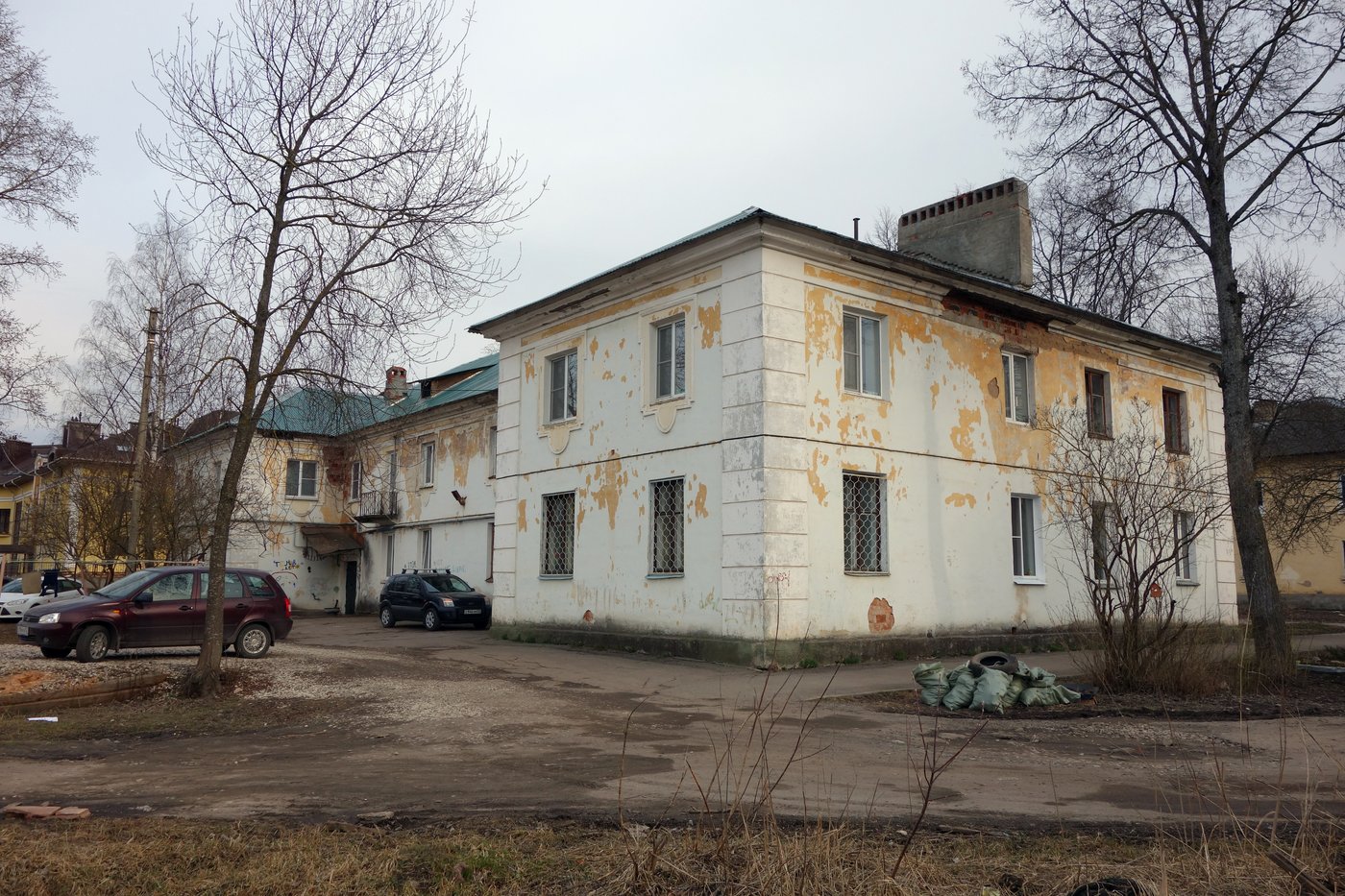 Великий Новгород, Улица Даньславля, 10 / Тихвинская улица, 20