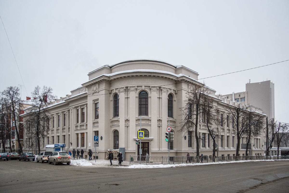 Казань, Улица Муштари, 11 / Улица Бутлерова, 40