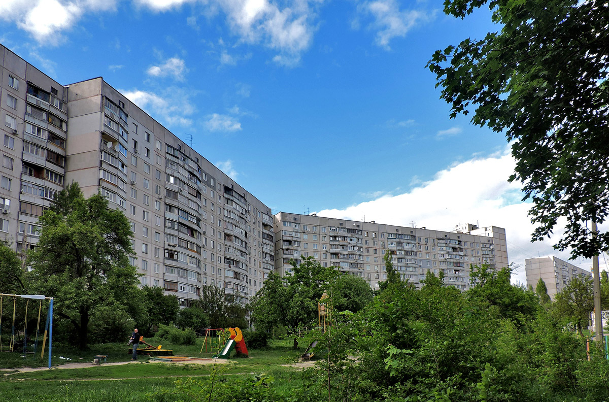 Харьков, Улица Амосова, 40; Улица Амосова, 38