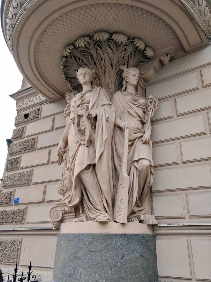 Санкт-Петербург, Миллионная улица, 7 / Мраморный переулок, 1 / Дворцовая набережная, 8