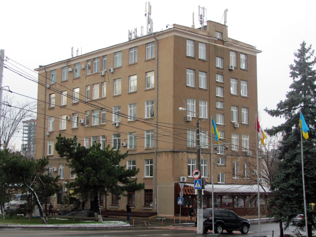 Odesa, Площадь 10 Апреля, 10 / Проспект Шевченка, 18