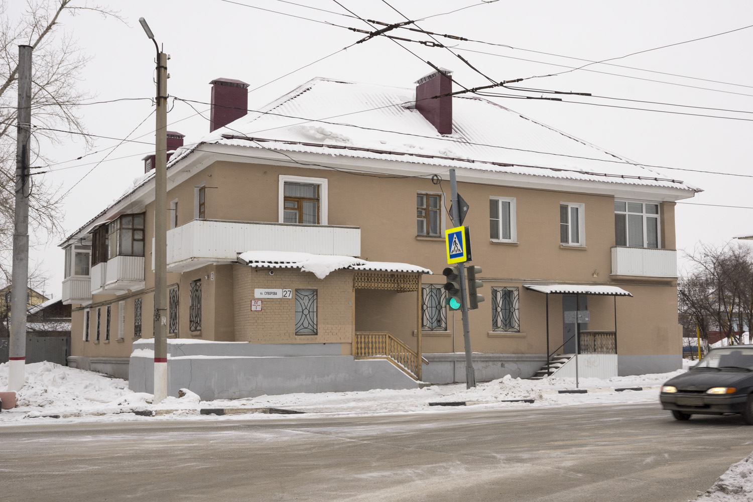 Новокуйбышевск, Улица Горького, 2 / Улица Суворова, 27
