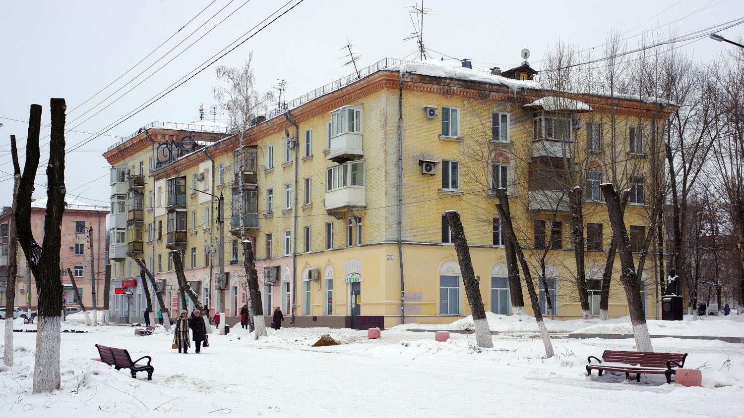 Новокуйбышевск, Улица Миронова, 8 / Улица Чернышевского, 11