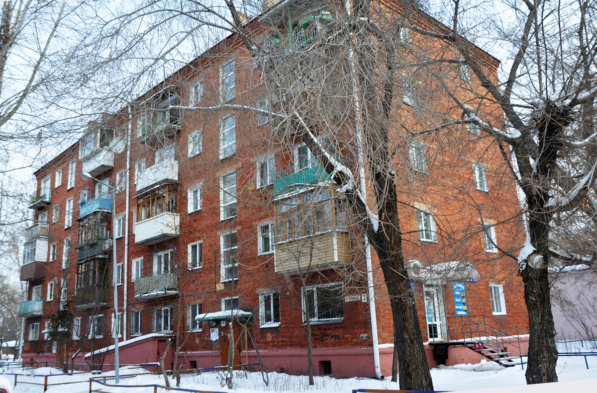 Омск, Улица Петра Ильичёва, 7