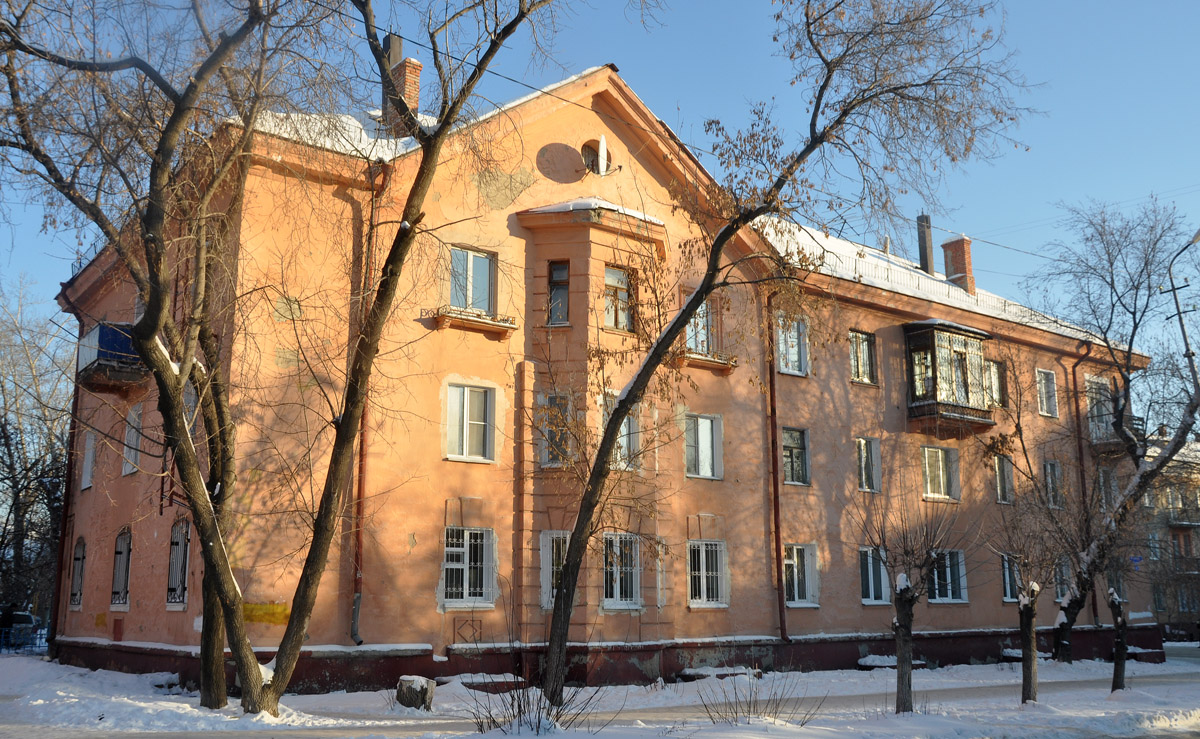 Омск, Проспект Культуры, 12 / Улица Малунцева, 18