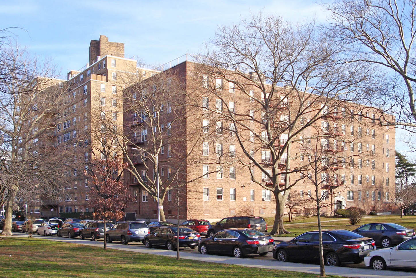 Нью-Йорк, Nixon Court, 49 (Brooklyn); Ocean Parkway, 2650 (Brooklyn)