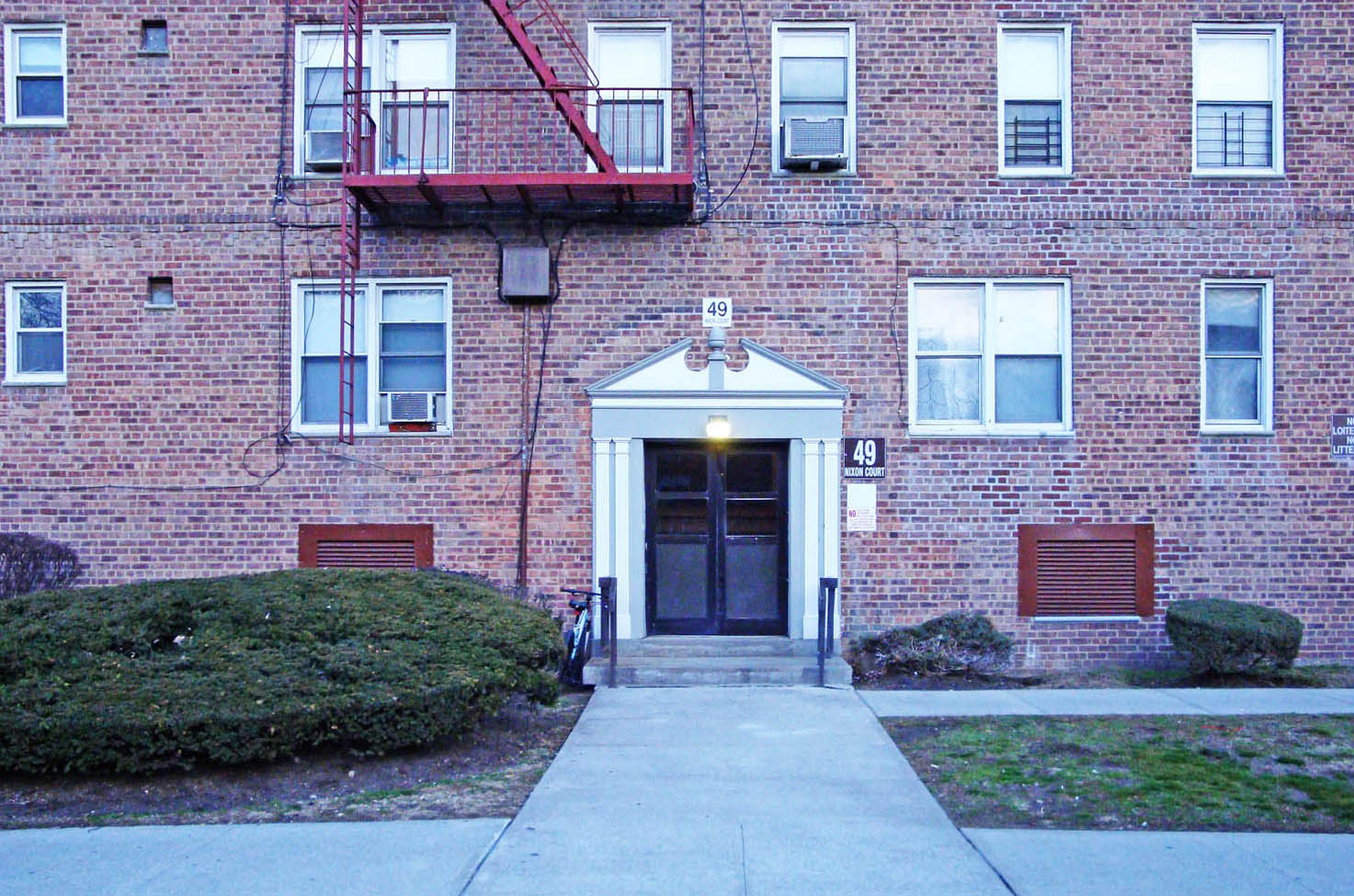 Нью-Йорк, Nixon Court, 49 (Brooklyn)