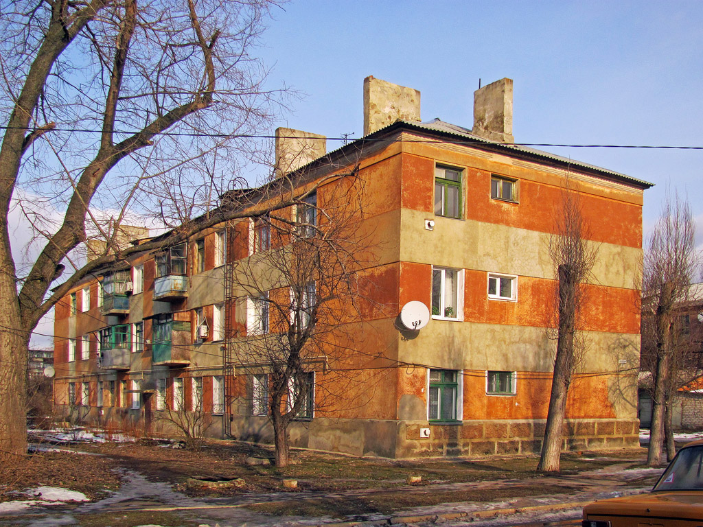 Попасная, Школьная улица, 1