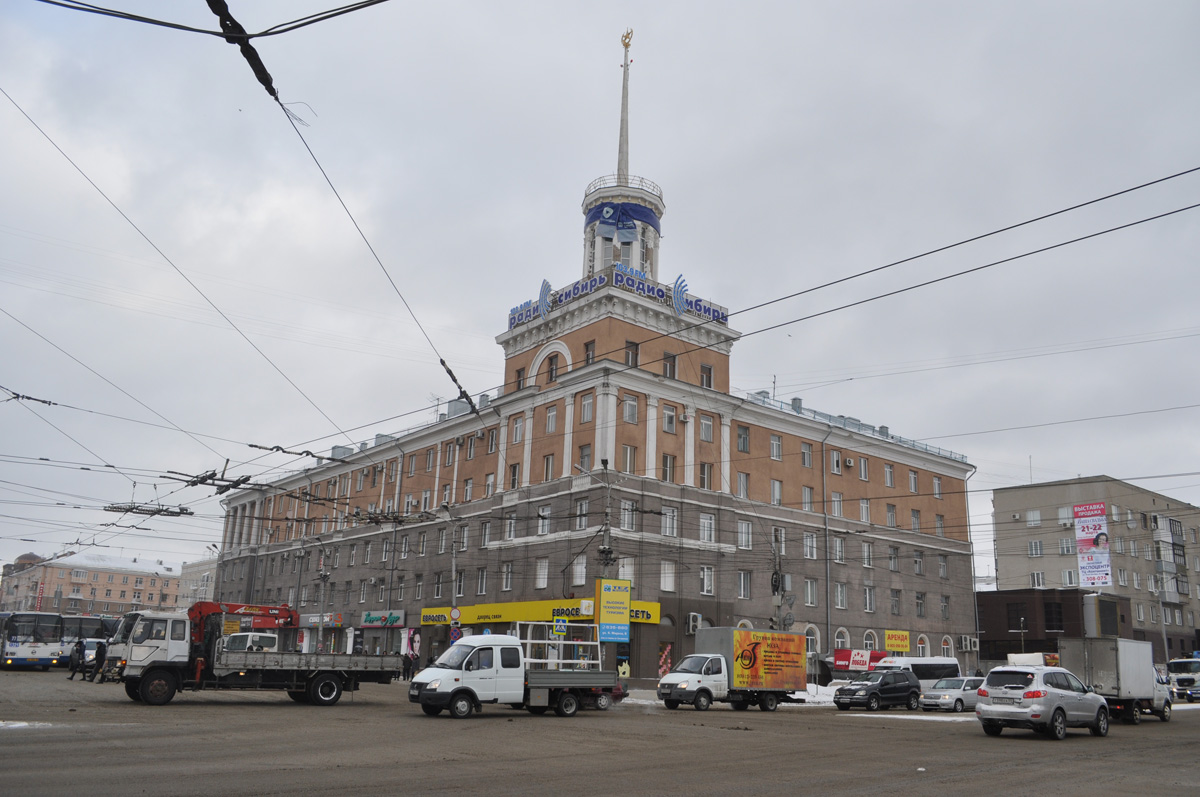 Омск, Проспект Карла Маркса, 29 / Улица Масленникова, 7