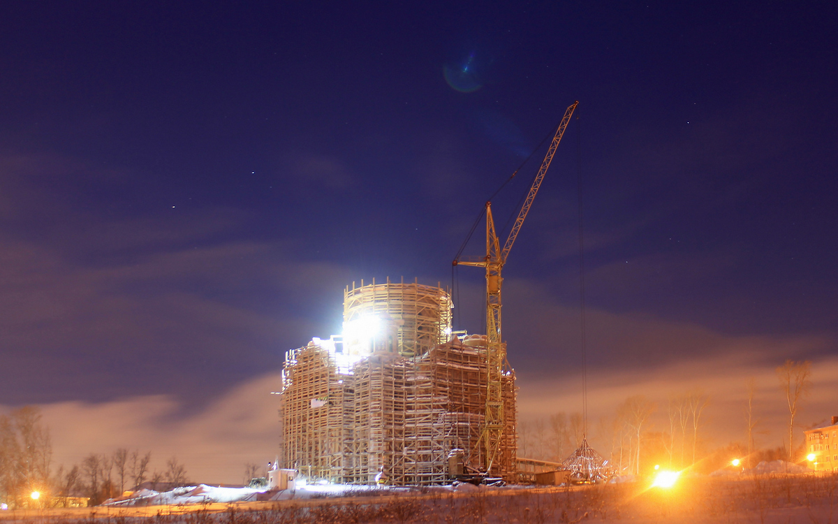 Березники, Площадь Первостроителей, 1