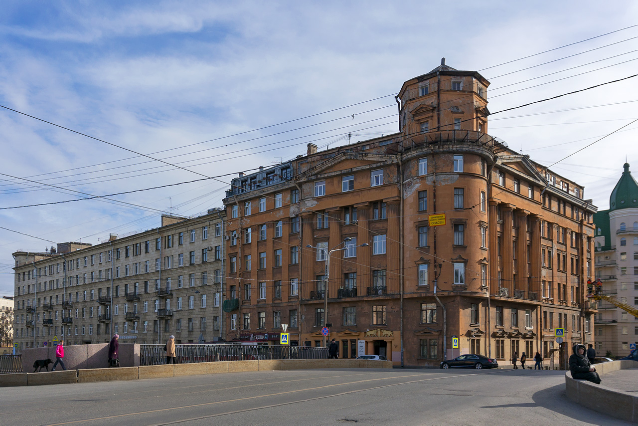 Санкт-Петербург, Набережная реки Карповки, 28; Набережная реки Карповки, 30