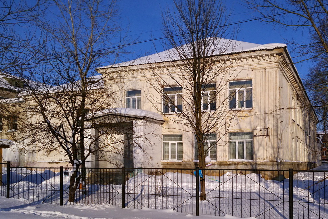 Петровское, Пролетарская улица, 49 Старое здание