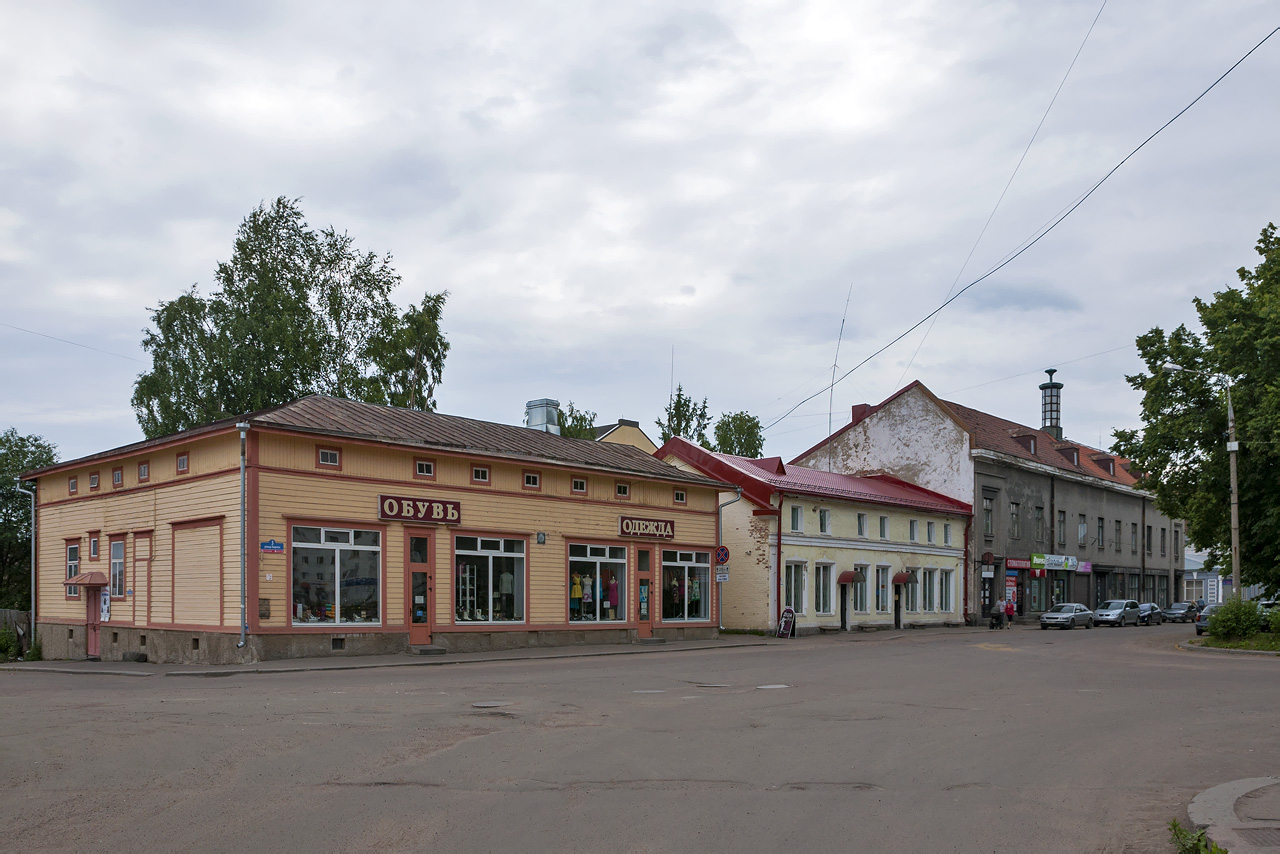 Сортавала, Площадь Кирова, 3; Площадь Кирова, 5; Площадь Кирова, 7 / Комсомольская улица, 10