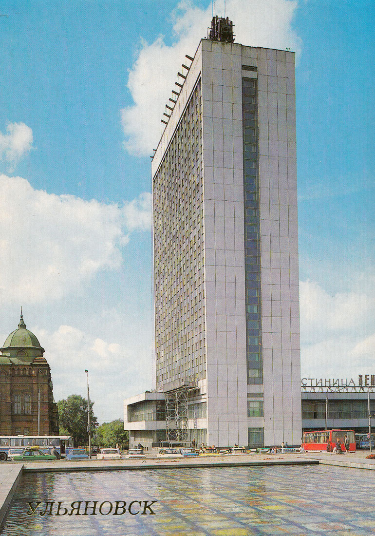 Ульяновск, Спасская улица, 19 / Улица Дмитрия Ульянова, 9