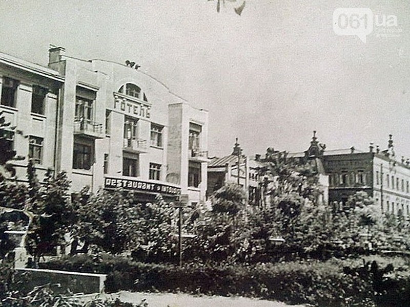 Запорожье, Троицкая улица, 33; Соборный проспект, 52 / Троицкая улица, 25