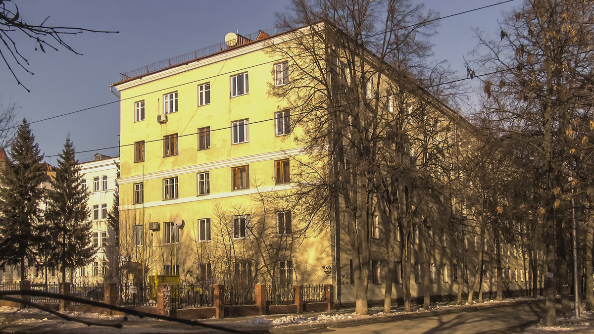 Уфа, Коммунистическая улица, 75/1 / Улица Магафура Хисматуллина, 1