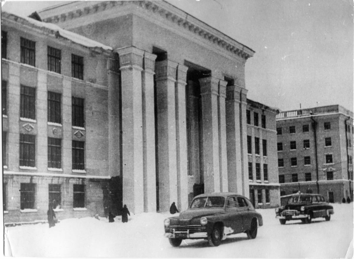 Мурманск, Проспект Ленина, 90